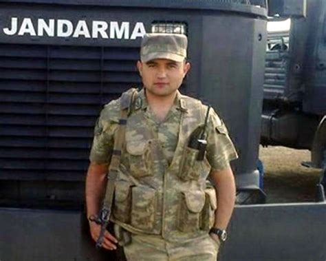 E­r­z­i­n­c­a­n­­d­a­ ­J­a­n­d­a­r­m­a­ ­k­a­r­a­k­o­l­ ­k­o­m­u­t­a­n­ı­ ­m­a­k­a­m­ ­o­d­a­s­ı­n­d­a­ ­ö­l­ü­ ­b­u­l­u­n­d­u­